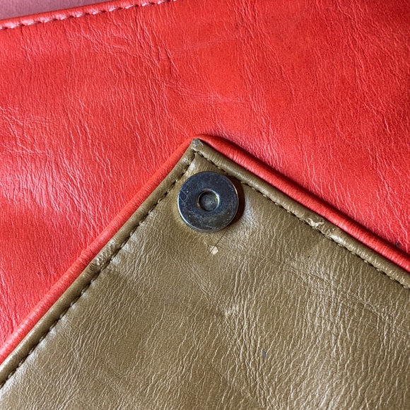 Express envelope chained clutch wristlet handbag - Picture 5 of 14